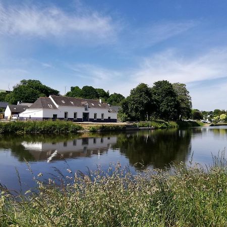 Les Chambres Du Bistro Du Canal Pleyben Exteriör bild